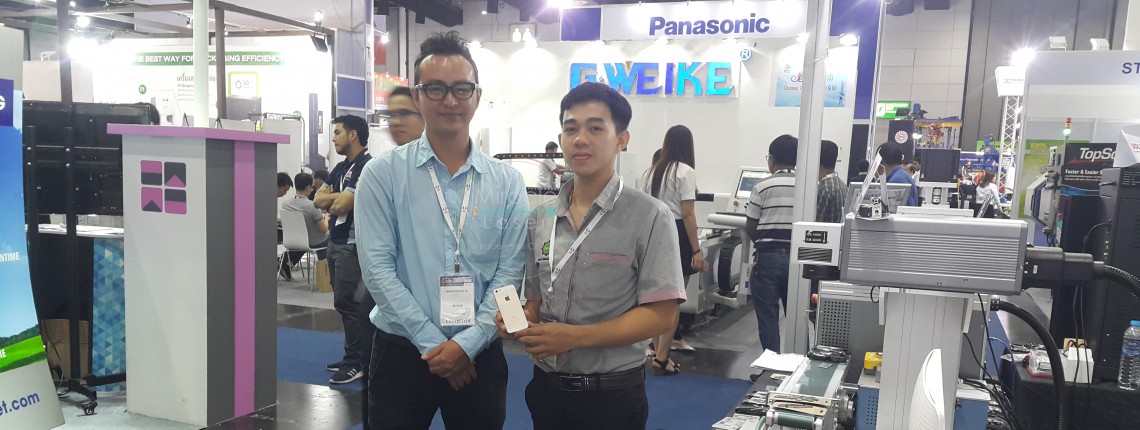 บริษัท มิราเคิล เลเซอร์ จำกัด เมื่อลูกค้าสั่งซื้อเครื่องจักรจากเรา เราให้ความสำคัญในทุกขั้นตอน ตั้งแต่การตรวจเช็คอย่างสม่ำเสมอ เพิ่มความพิถีพิถัน และใส่ใจในรายละเอียดการผลิต จนถึงกระบวนการส่งมอบให้ถึงมือลูกค้า  นอกจากนั้น เรายังให้ คำแนะนำและความรู้ความเข้าใจ เกี่ยวกับเครื่องเลเซอร์รุ่นต่าง ๆ ว่ารุ่นใดเหมาะสมกับลักษณะงานแบบใด เพื่อให้ลูกค้าได้รับเครื่องจักรที่ ตอบโจทย์การใช้งานได้จริง คุ้มค่า และมีประสิทธิภาพสูงสุด